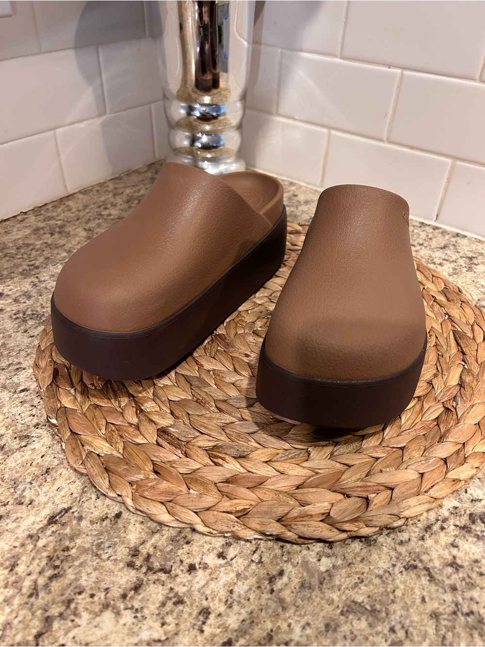 CROCS Dylan Platform Clogs Mules Brown Women’s Size 7 - Picture 8 of 8